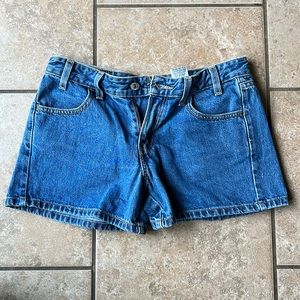 Vintage Mid rise Levi’s jean shorts